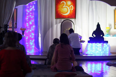 Праздник Махашивратри в ашраме Шри Пракаша Джи. Вечерняя медитация. Подмосковье, 21 февраля 2020 г.