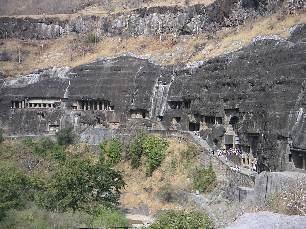 Пещерные храмы в Аджанте (штат Махараштра)