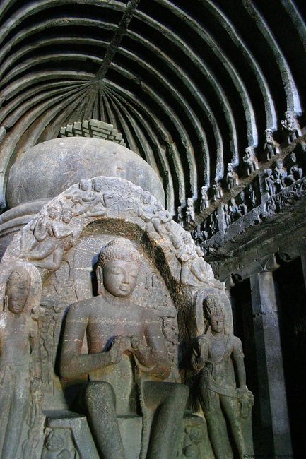 Пещерные храмы в Эллоре  (штат Махараштра)